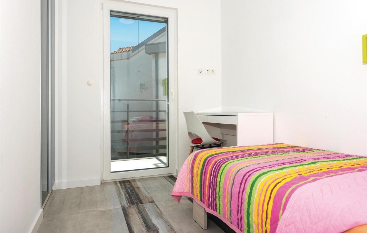 Cozy Apartment In Brodarica With Wifi Zewnętrze zdjęcie