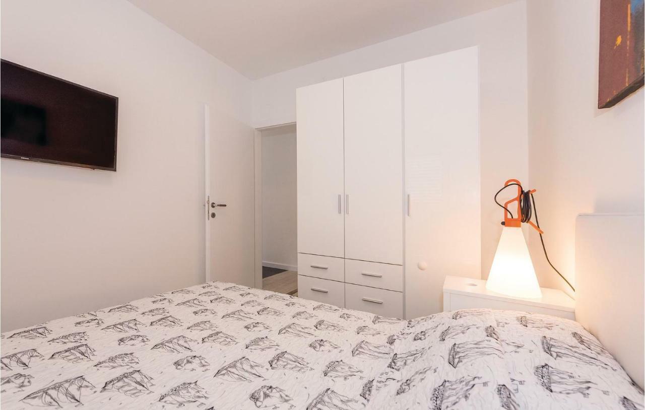 Cozy Apartment In Brodarica With Wifi Zewnętrze zdjęcie